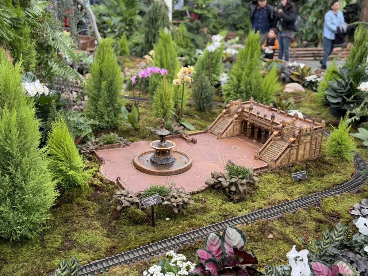 Holiday Train Show nybg daytime