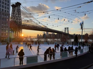 Patinar en Domino Park nymyway