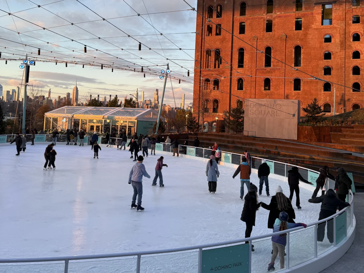 Patinar en Domino Park nymyway